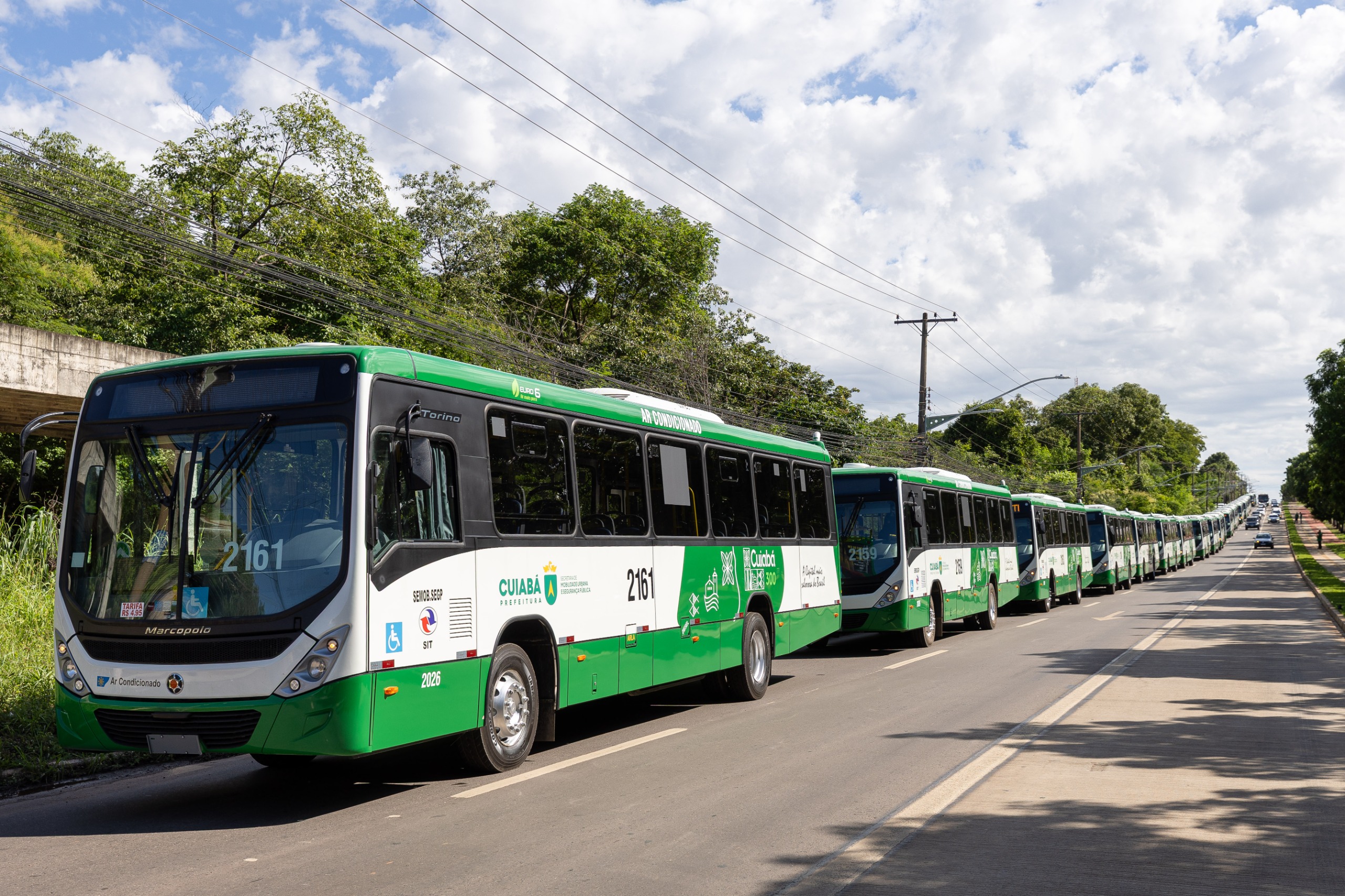 Com câmeras, reconhecimento facial e ar-condicionado, novos ônibus começam a circular na capital